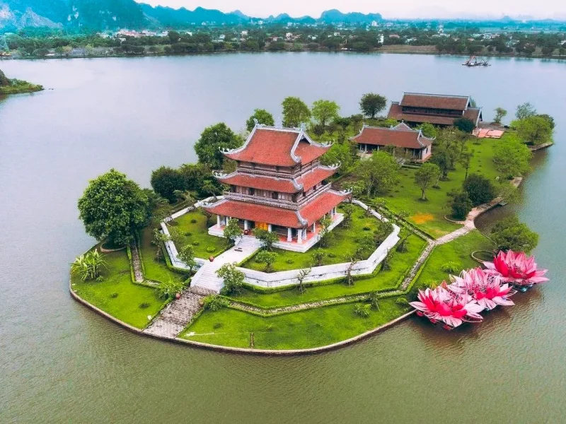 1670648394-chua-vang-ninh-binh-4