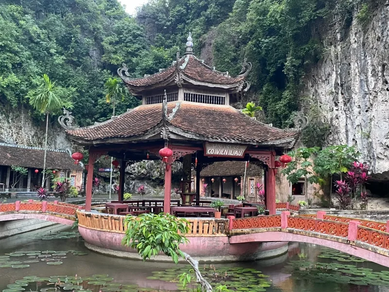 1672739903-co-vien-lau-dia-diem-du-lich-ninh-binh-attnib15-20