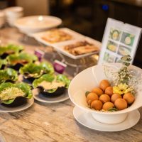 thuc-don-buffet-sang-cho-du-khach-tai-khach-san-day-du-dinh-duong